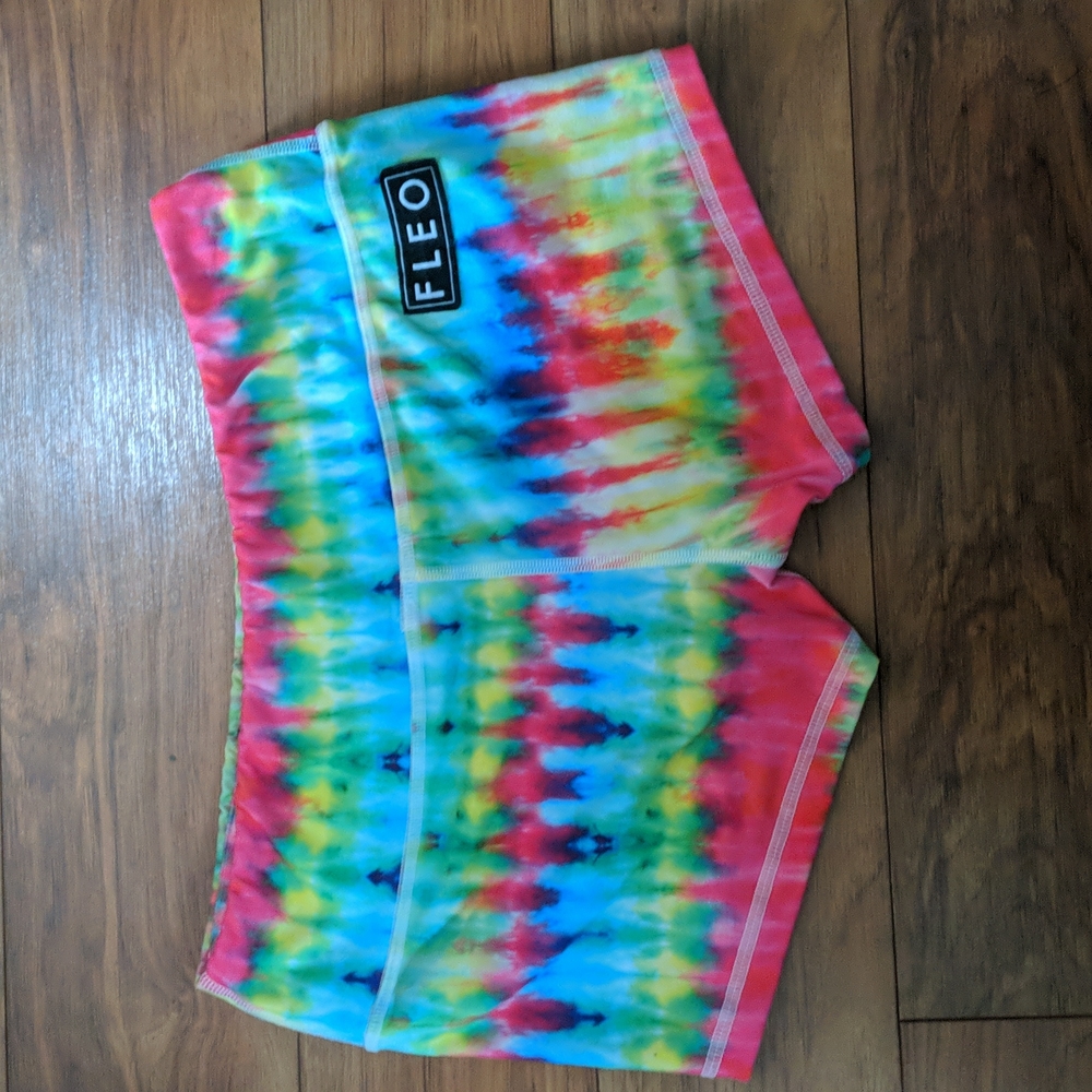 FLEO rainbow tie dye Original cut shorts size M